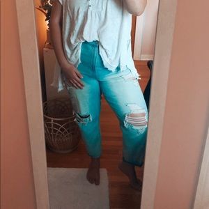 American Eagle Light Wash Mom Jean